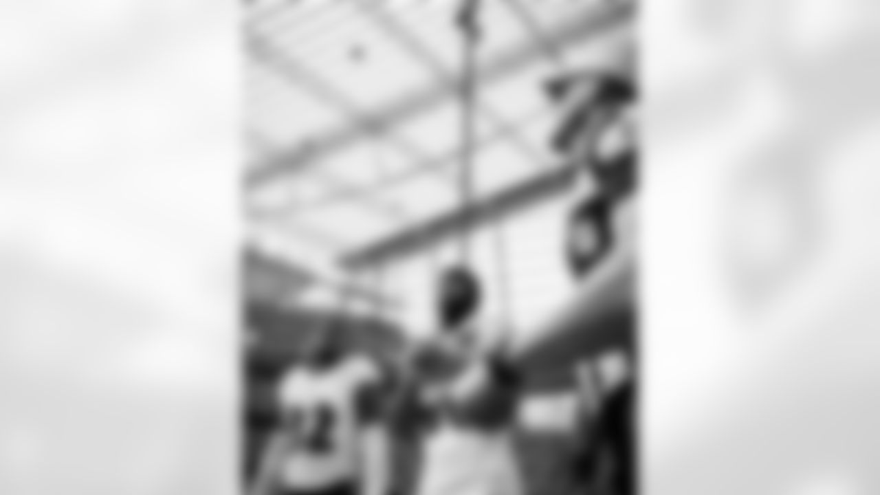 ILB Trenton Simpson (left) & TE Isaiah Likely (right)