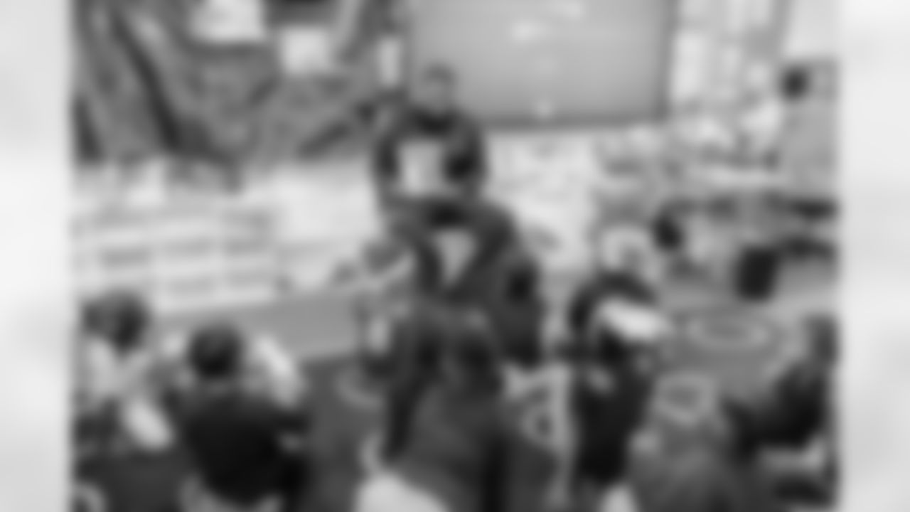 01_20251222_Roquan_Smith_Holiday_sh_0076