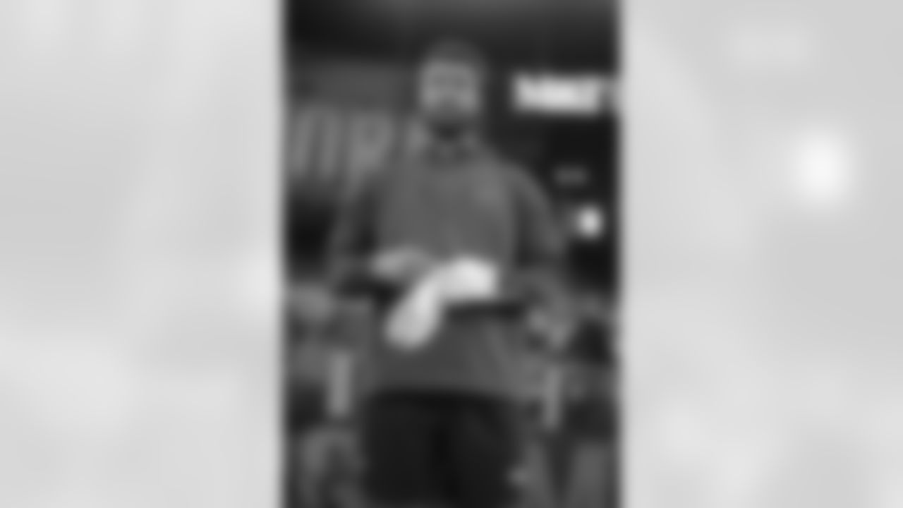 OLB Kyle Van Noy