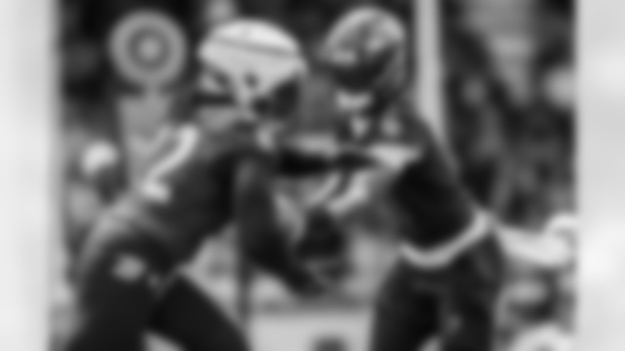 QB Lamar Jackson handing off to RB Derrick Henry.