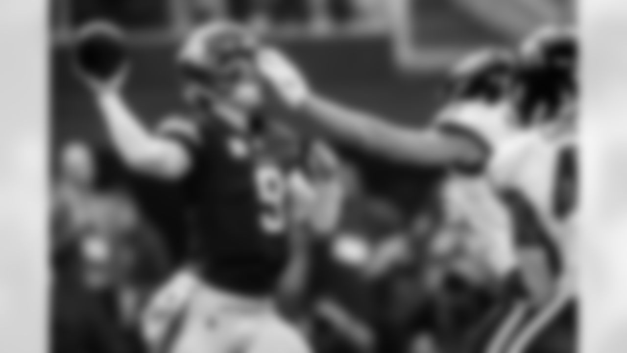 Vikings QB J.J. McCarthy (left) & S Kyle Hamilton (right)