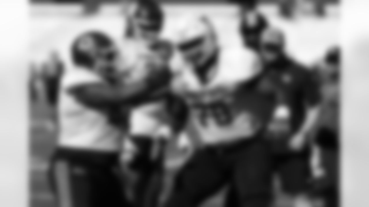 OT Christian Jones, Texas