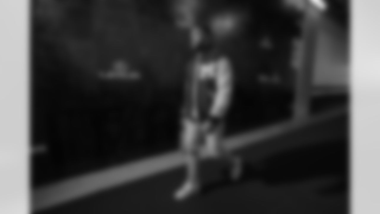 ILB Josh Ross