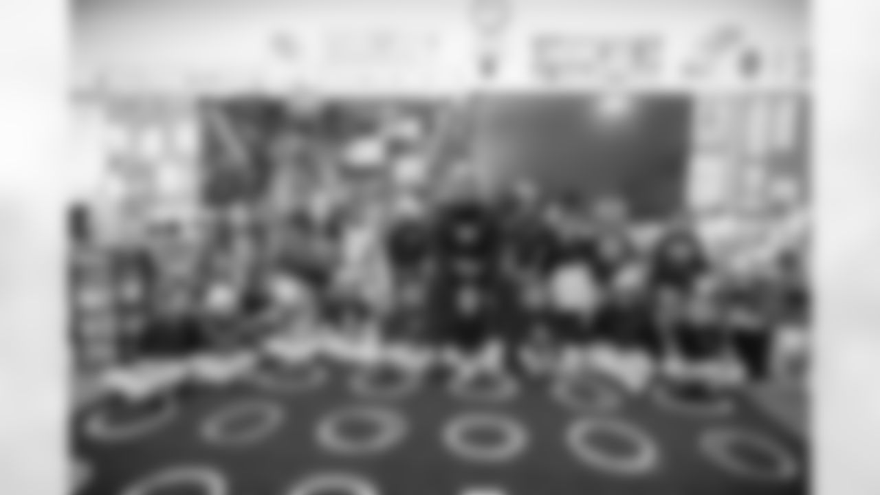 08_20251222_Roquan_Smith_Holiday_sh_0744