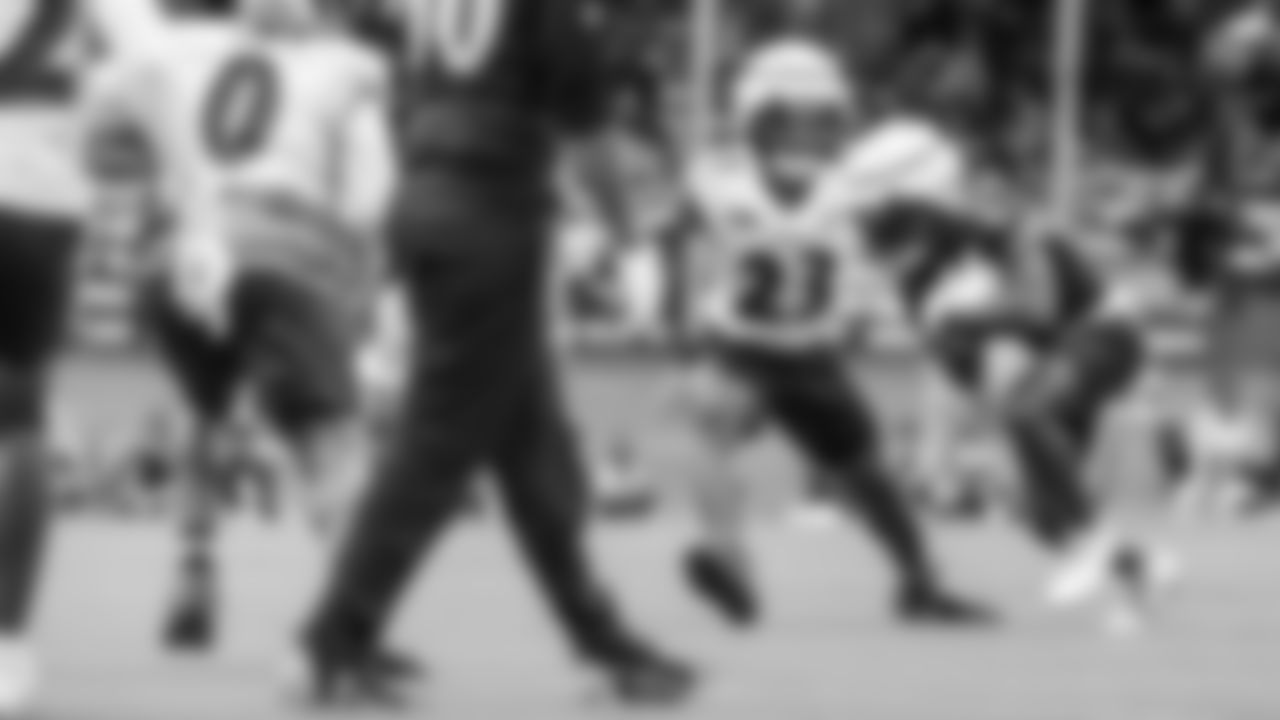 ILB Trenton Simpson in pursuit of WR Zay Flowers.