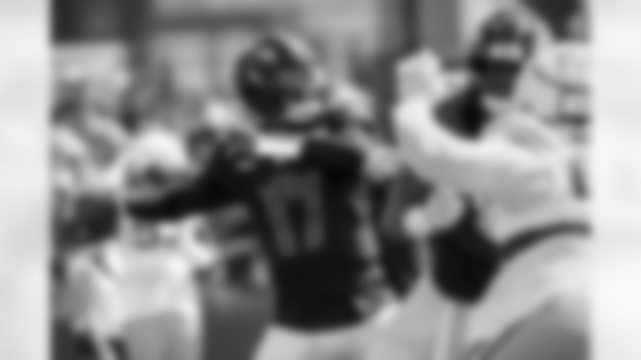 QB Josh Johnson
