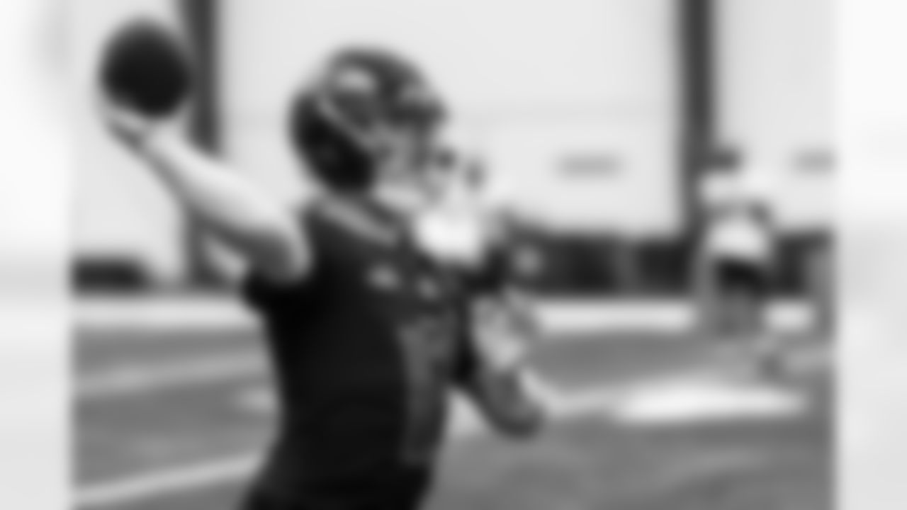 QB Devin Leary
