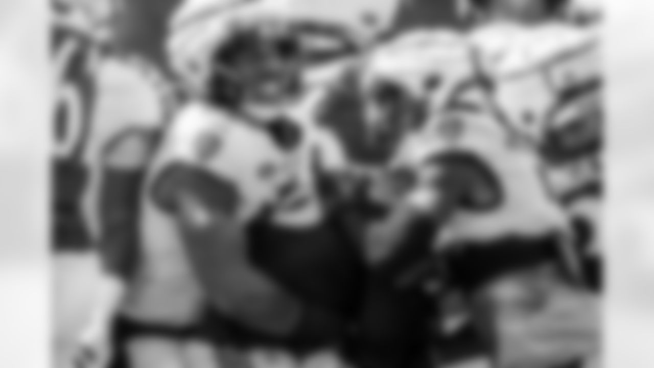 OLB Tavius Robinson