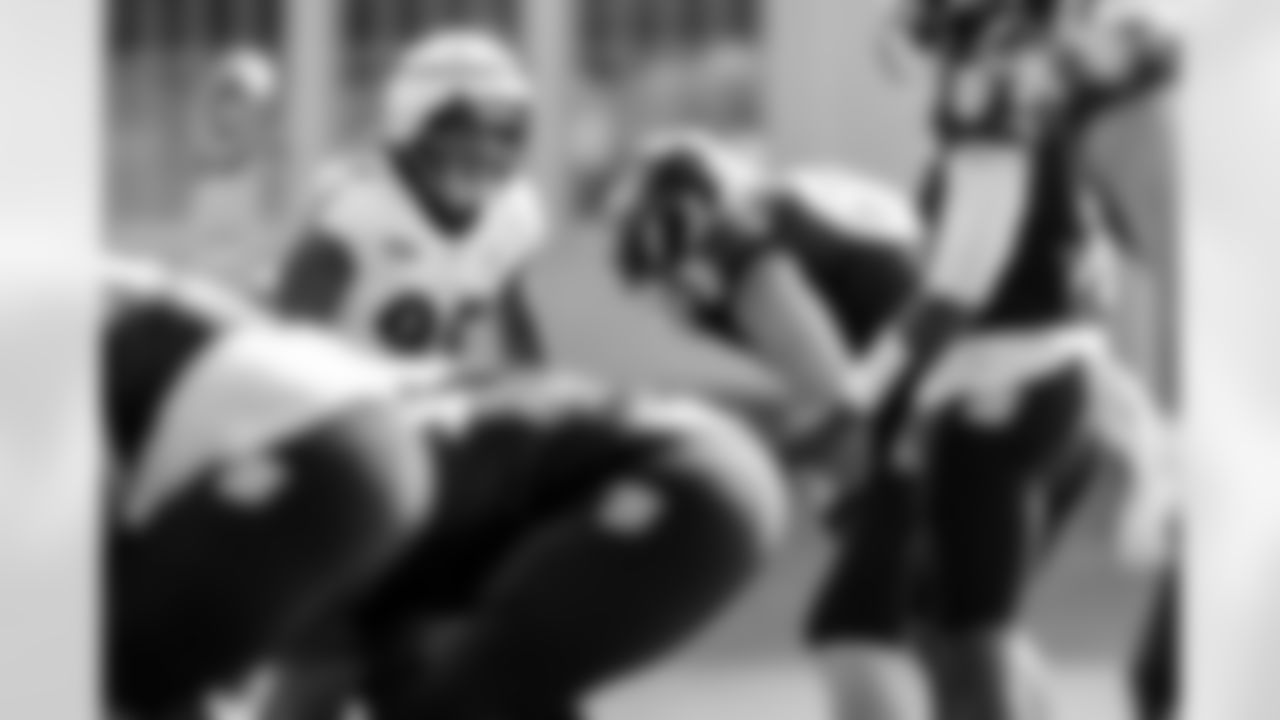 OLB Tavius Robinson