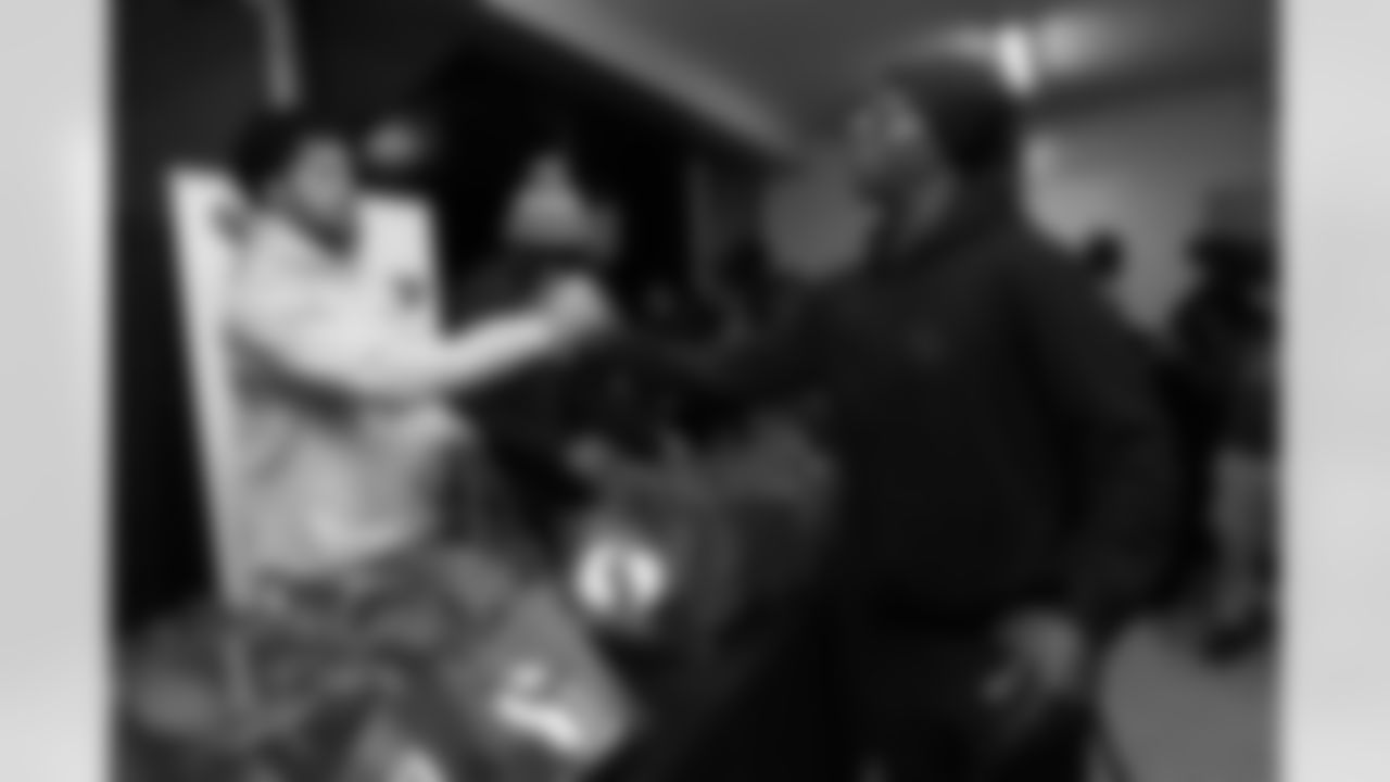 ThanksgivingTurkeys_112125ph57