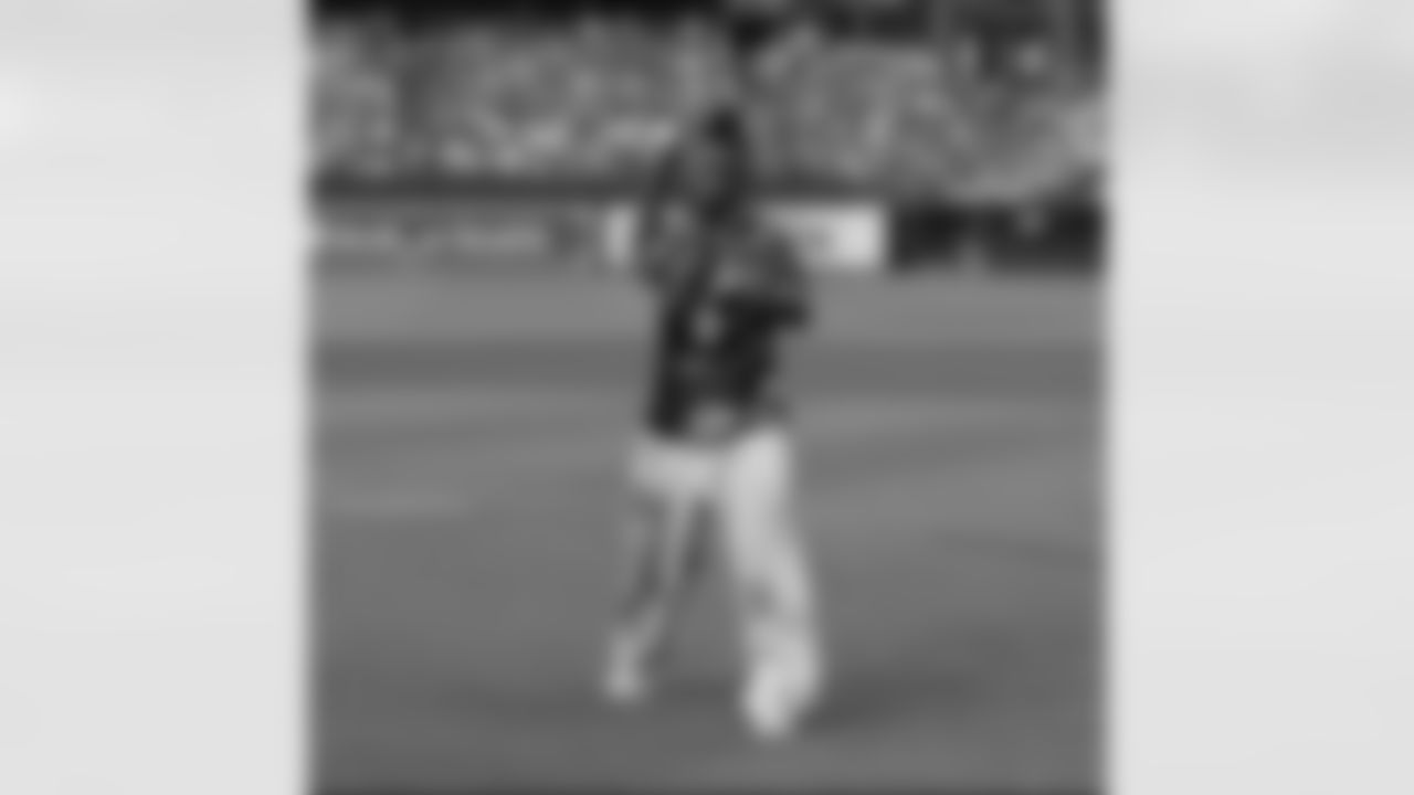 WR Deonte Harty threw out the first pitch at an Orioles game.