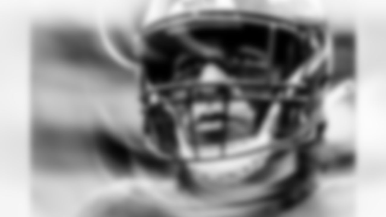 OLB Tavius Robinson
