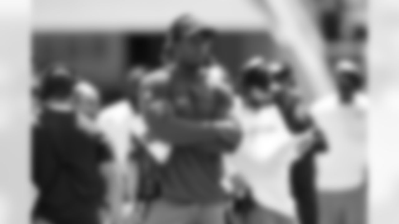 2023 - DeMeco Ryans, Record: 10-7