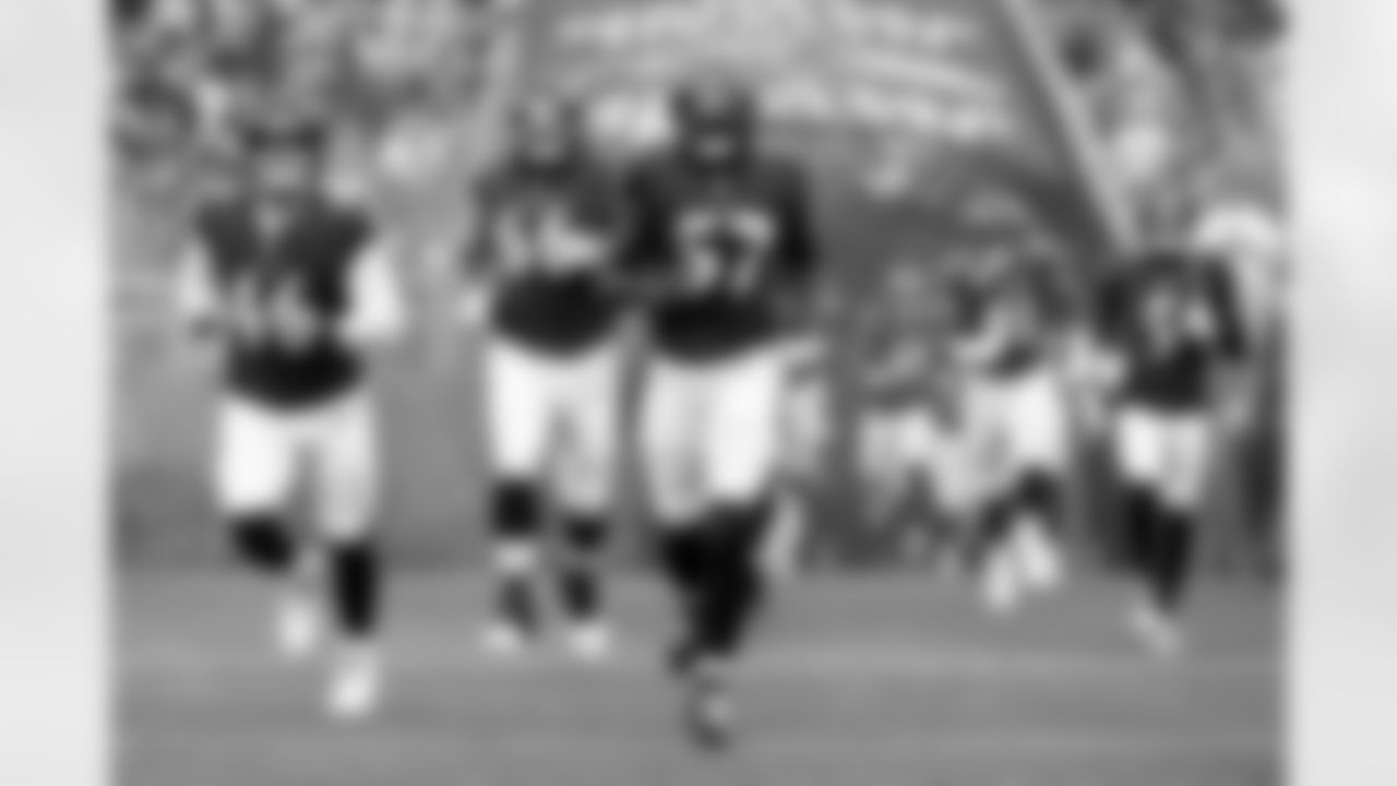 LS Nick Moore (left) & LB William Kwenkeu (right)