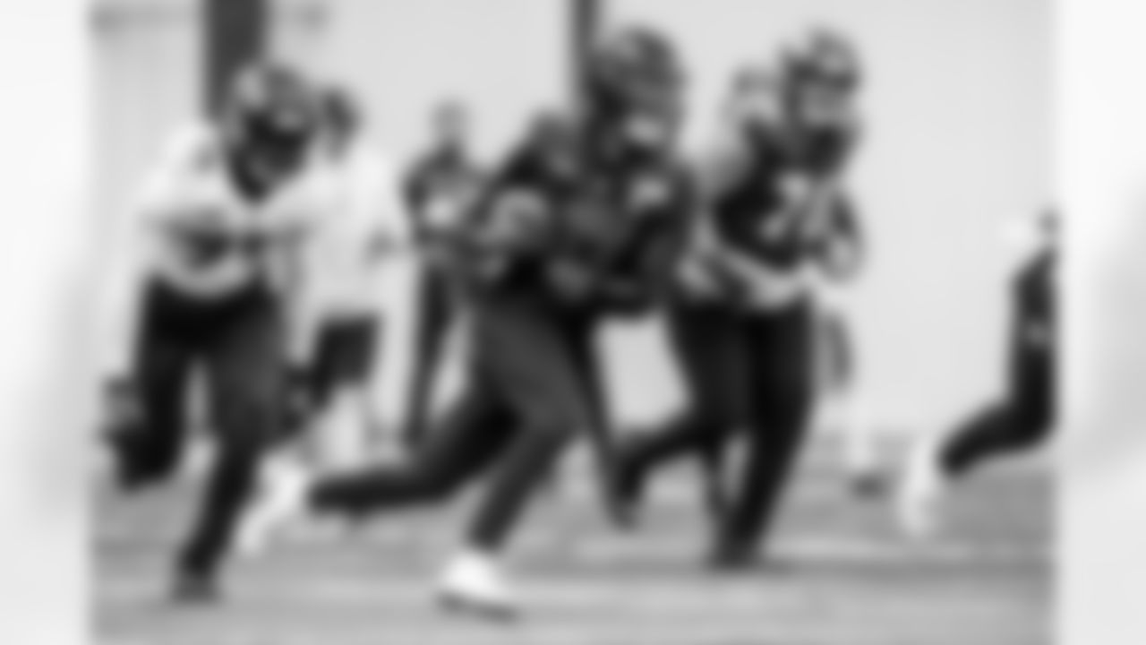 QB Josh Johnson
