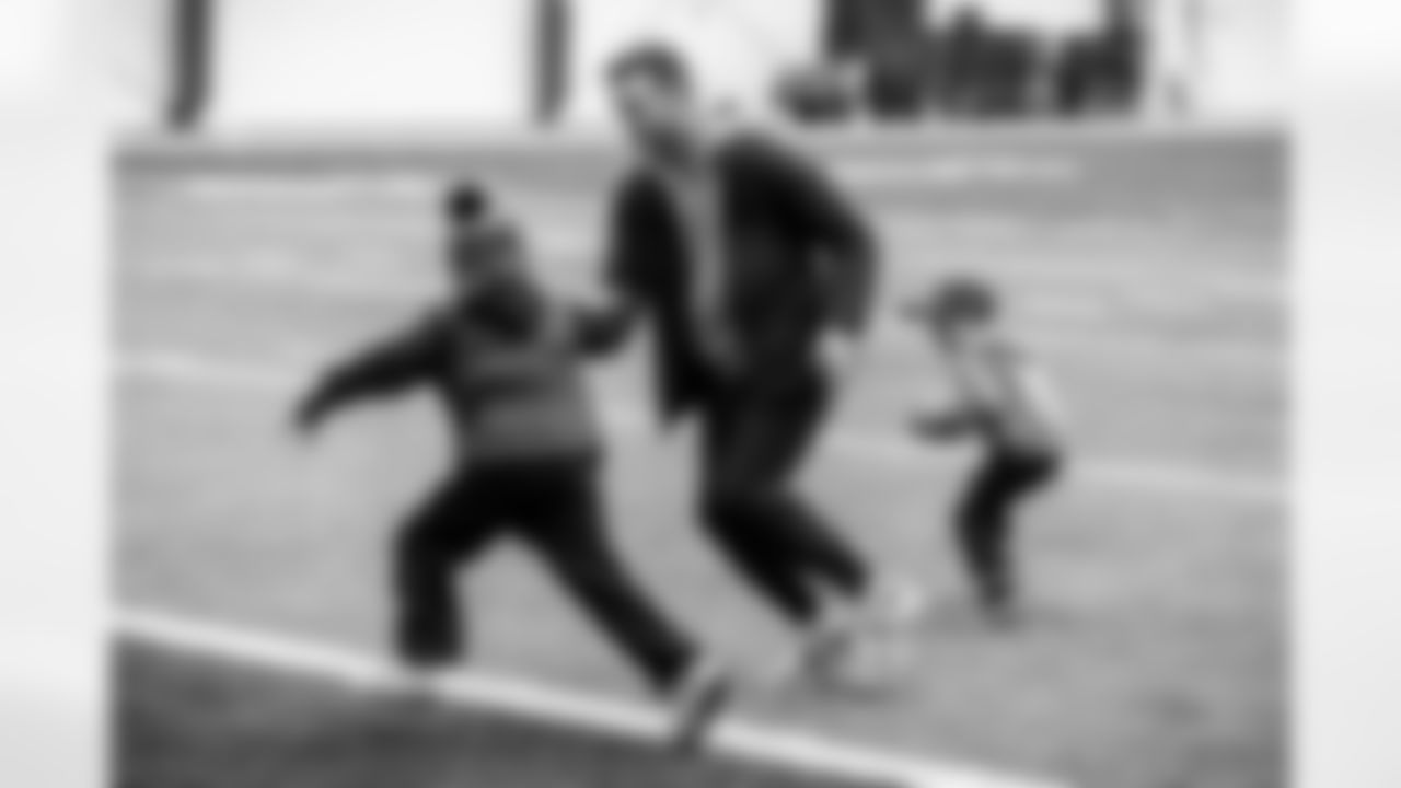 24_20260128_Minter_Arrival_sh_2094