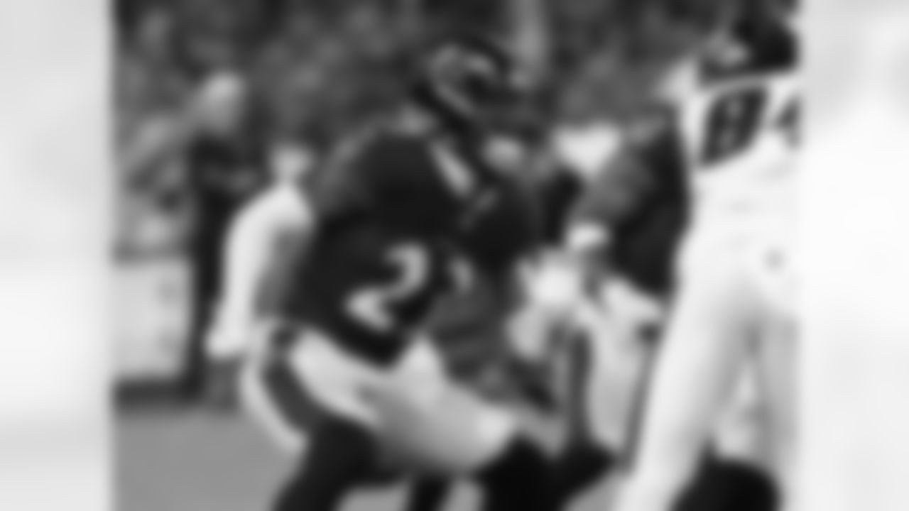 ILB Trenton Simpson
