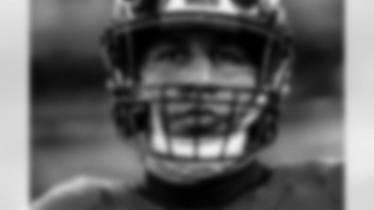 OLB Tavius Robinson