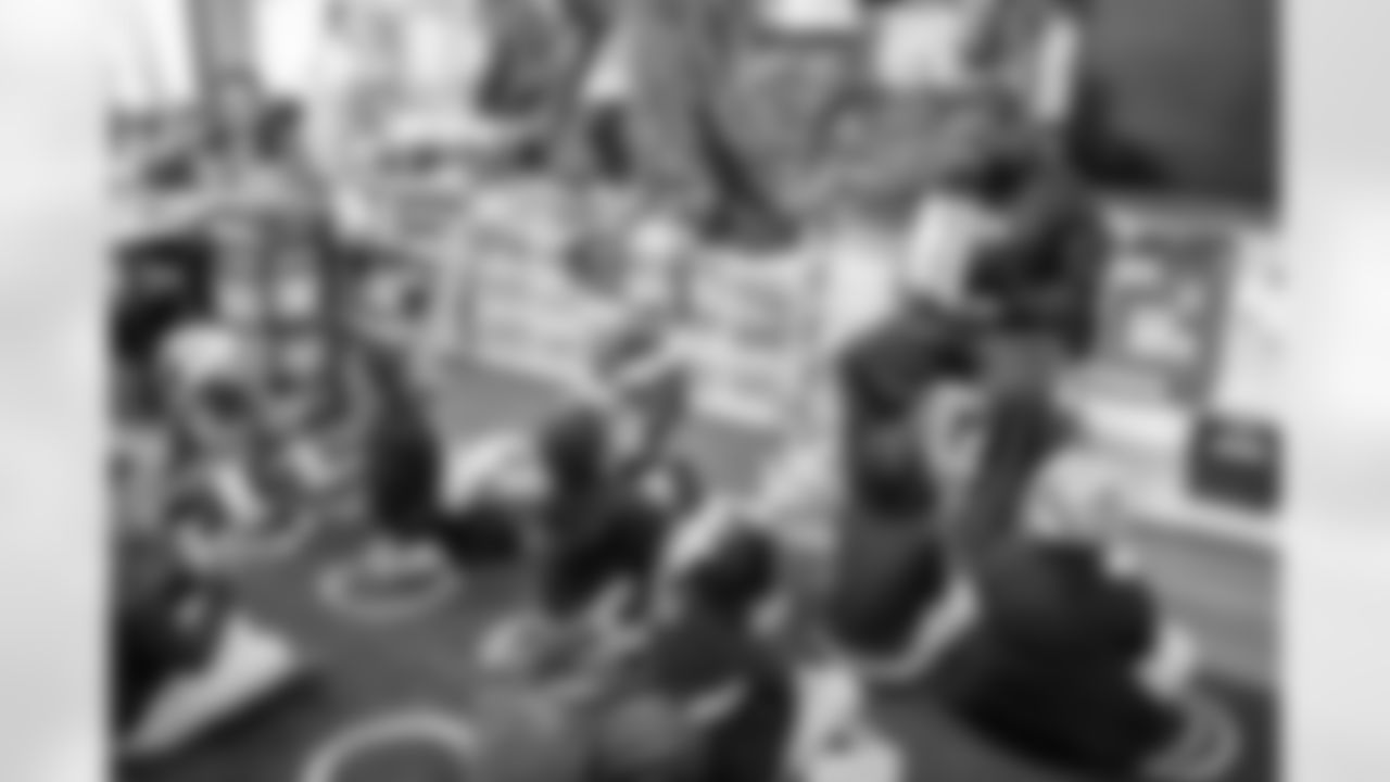 05_20251222_Roquan_Smith_Holiday_sh_0699