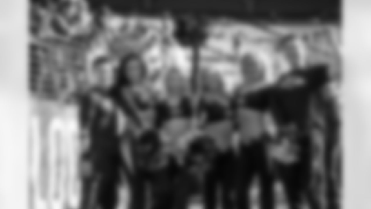 CHEER_WEB_112325-108