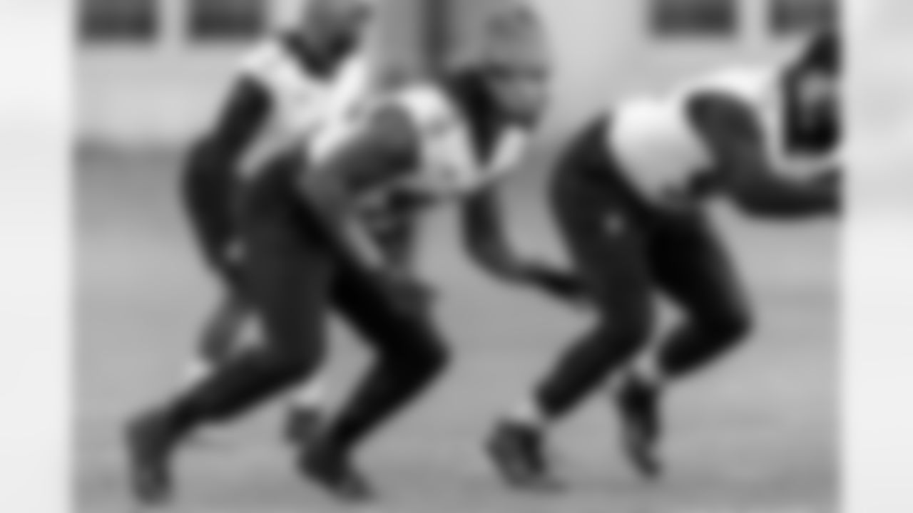 OLB Tavius Robinson