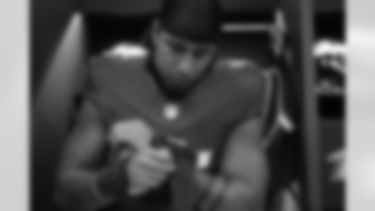 OLB Tavius Robinson