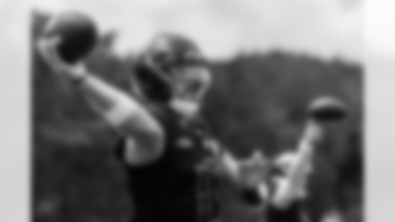 QB Devin Leary