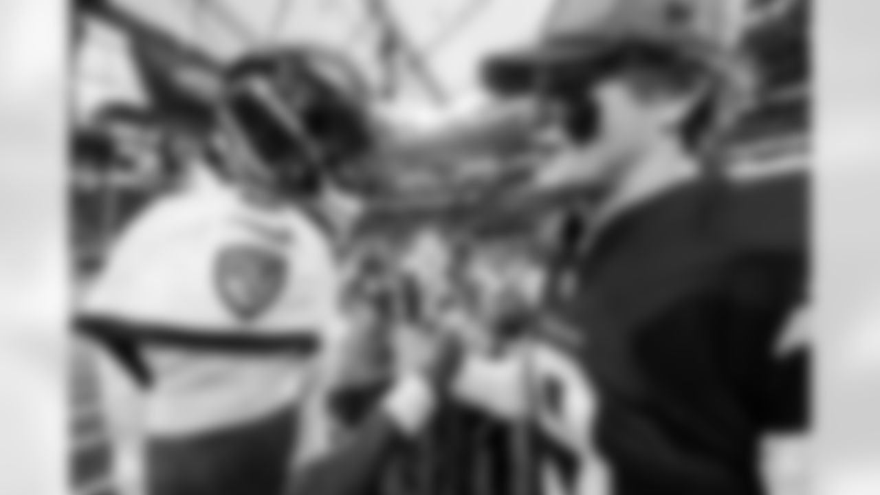 QB Lamar Jackson (left) & Vikings QB J.J. McCarthy (right)