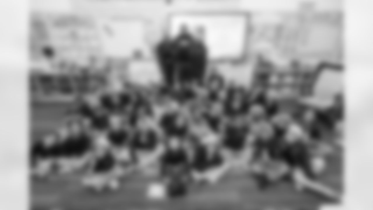 18_20251222_Roquan_Smith_Holiday_sh_1550