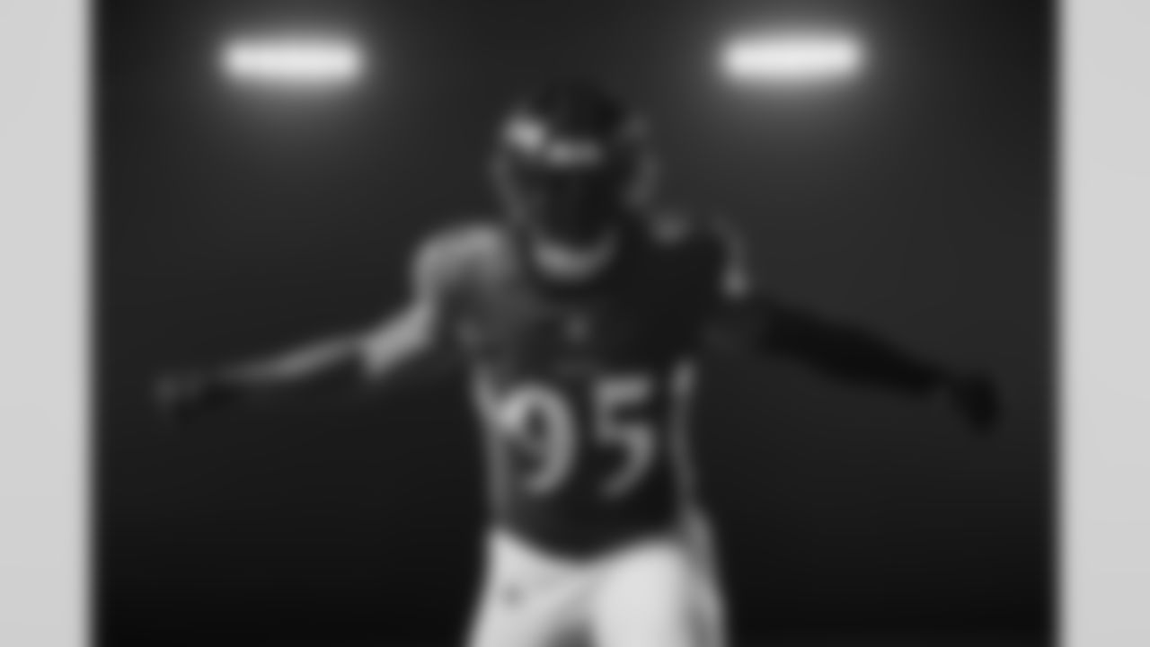 OLB Tavius Robinson