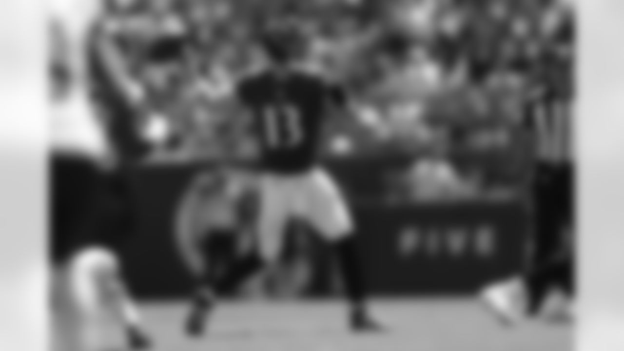 QB Devin Leary