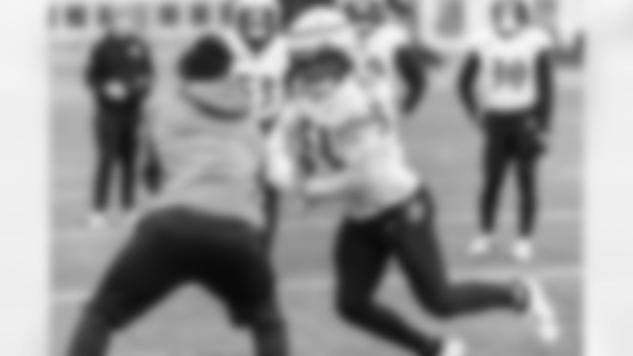 ILB Josh Ross