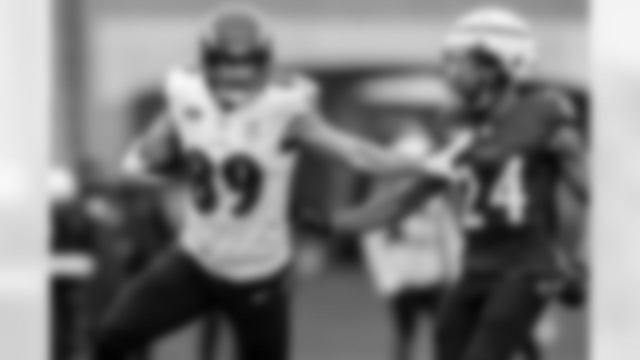 TE Mark Andrews defended by S Beau Brade.