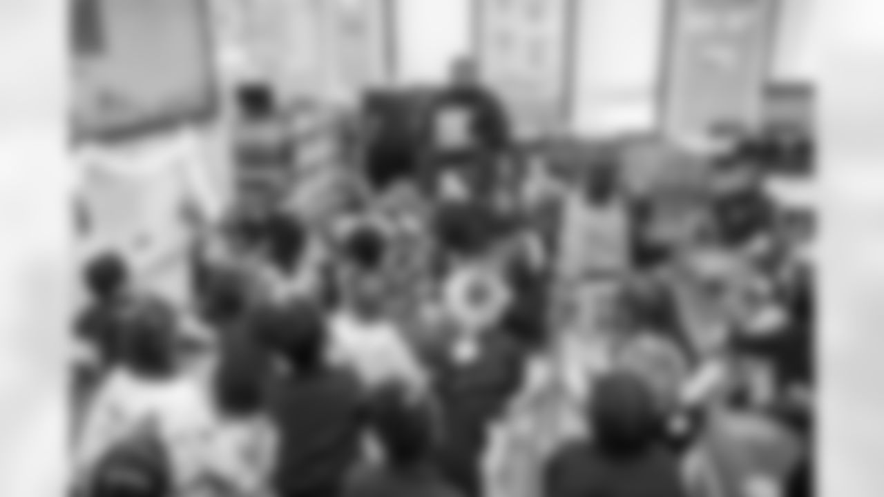 15_20251222_Roquan_Smith_Holiday_sh_1424