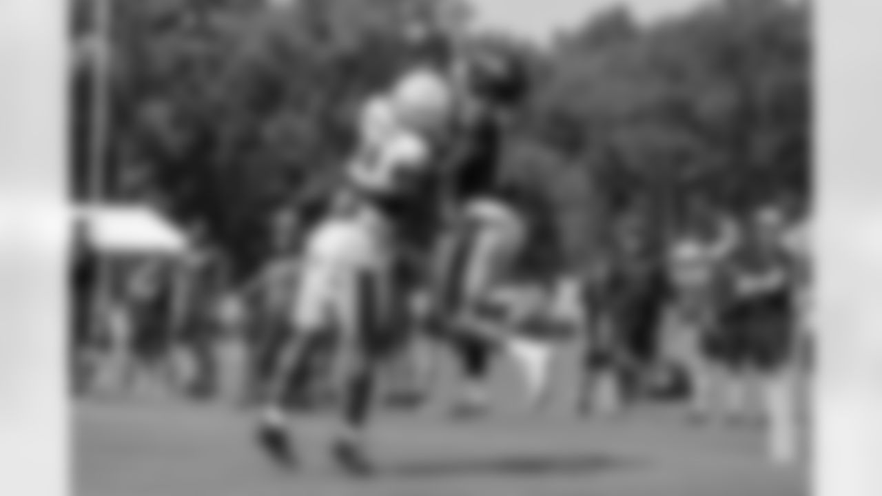 WR Tylan Wallace defended by CB Brandon Stephens