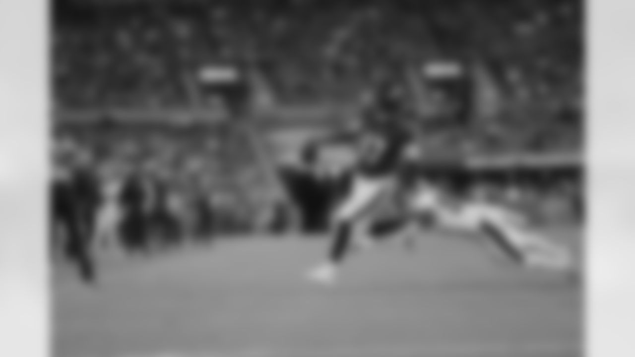 QB Josh Johnson