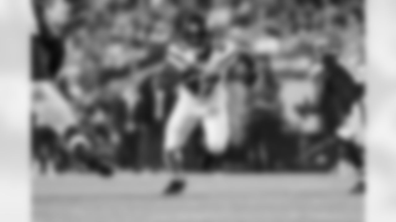 EDGE Bryce Huff, Jets
Huff was a pass-rush specialist for the Jets who did that job at a high level. He had a very high 23.1% pass rush win rate, per Pro Football Focus, and a career-high 10 sacks last season.