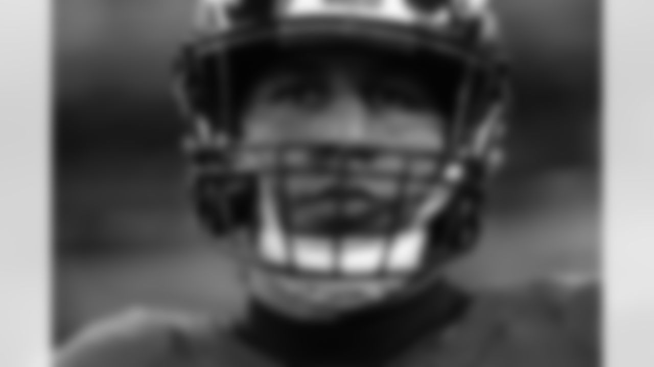 OLB Tavius Robinson