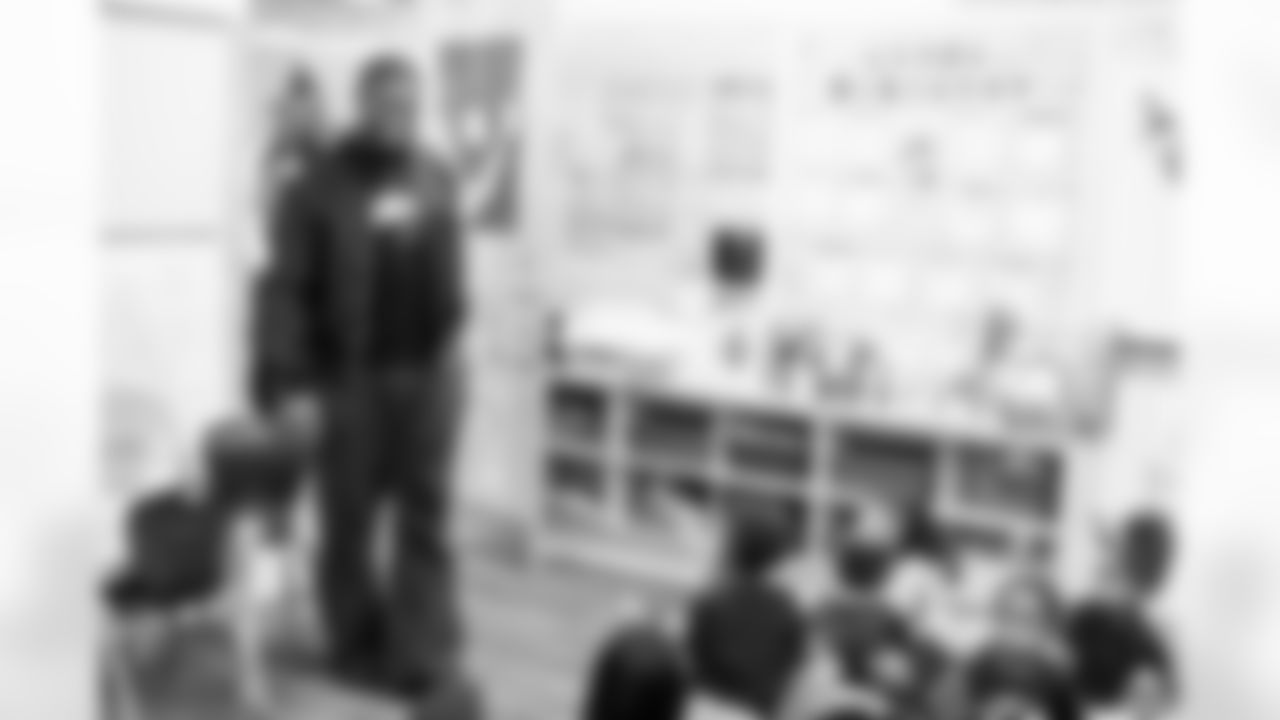 09_20251222_Roquan_Smith_Holiday_sh_0757