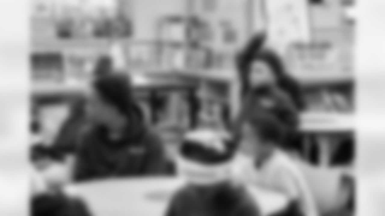 27_20251222_Roquan_Smith_Holiday_sh_2150