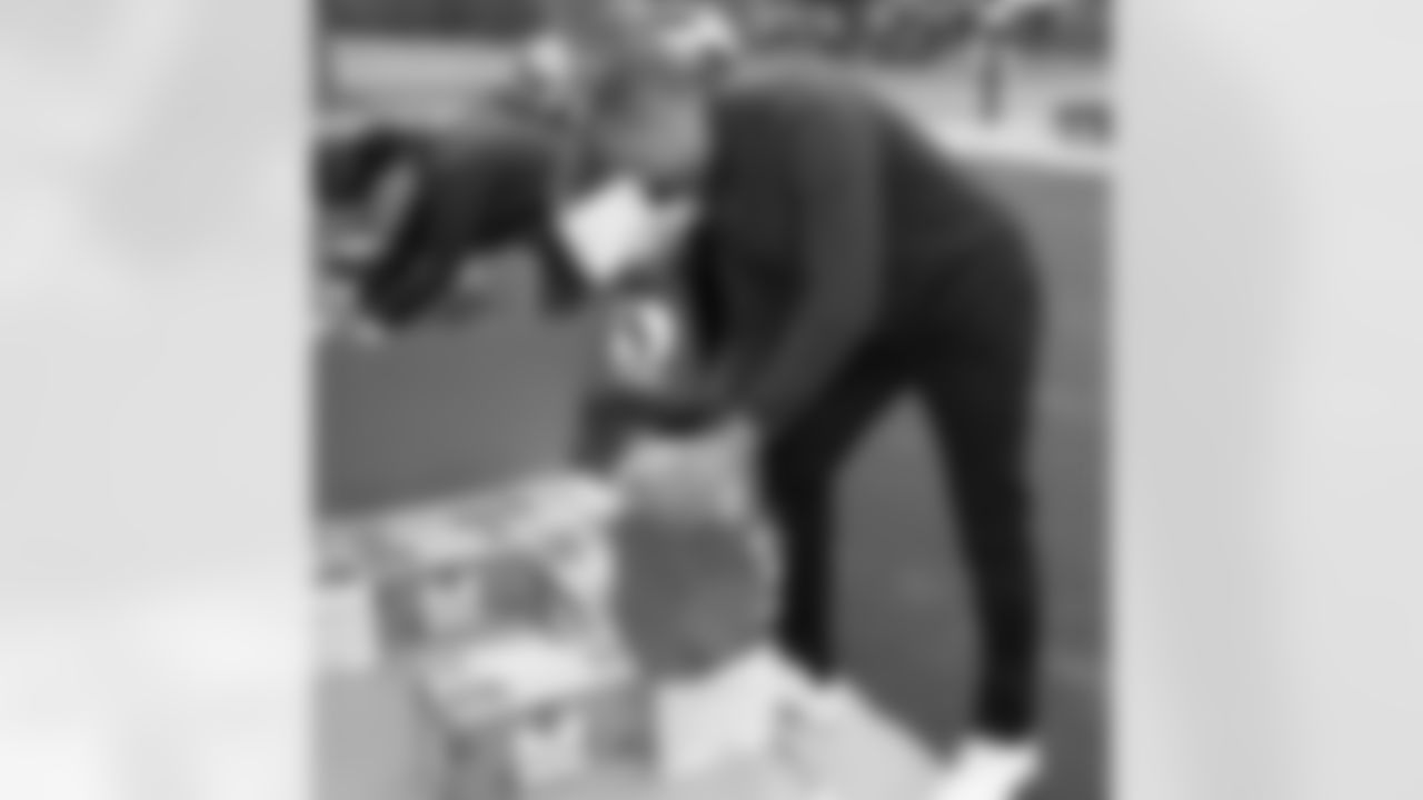 ThanksgivingTurkeys_112125ph01