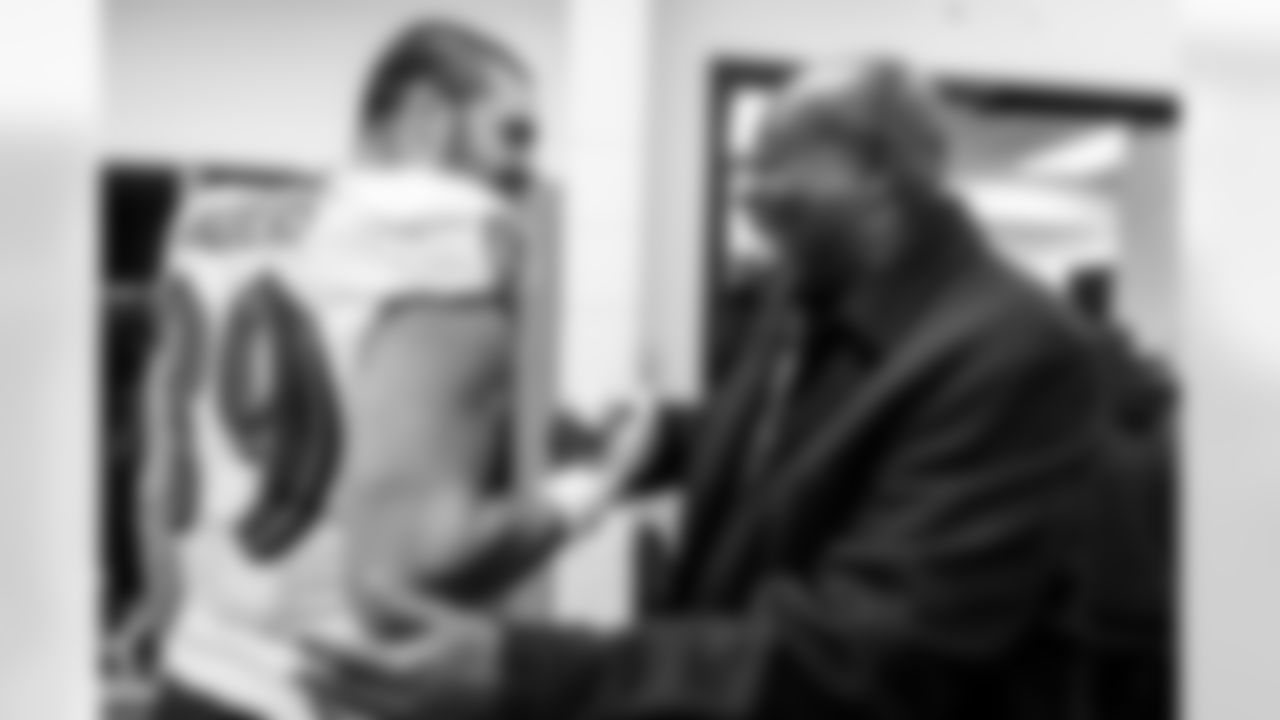 TE Mark Andrews (left) & Executive Vice President Ozzie Newsome (right)