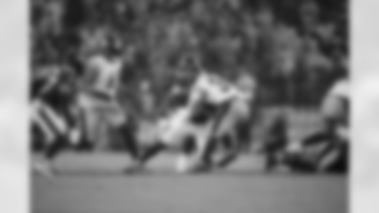 ILB Trenton Simpson