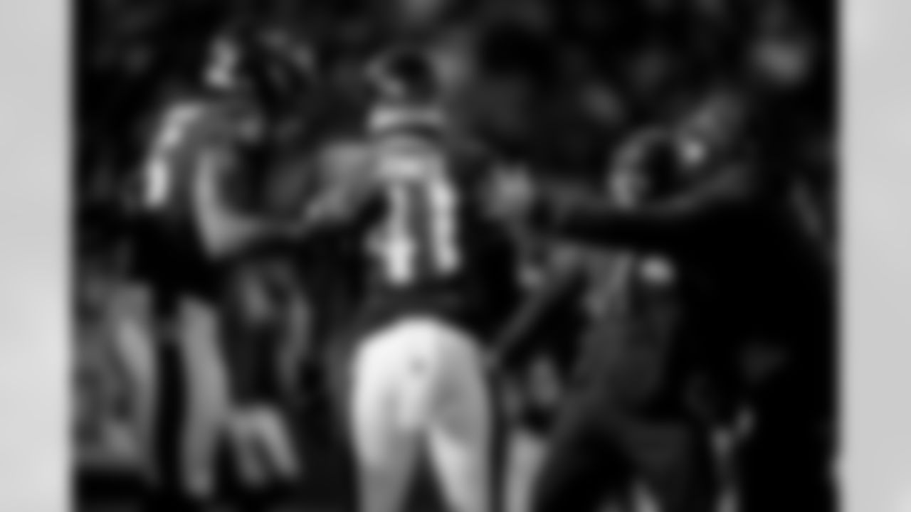 OLB Tavius Robinson (left) & Dre'Mont Jones (right)