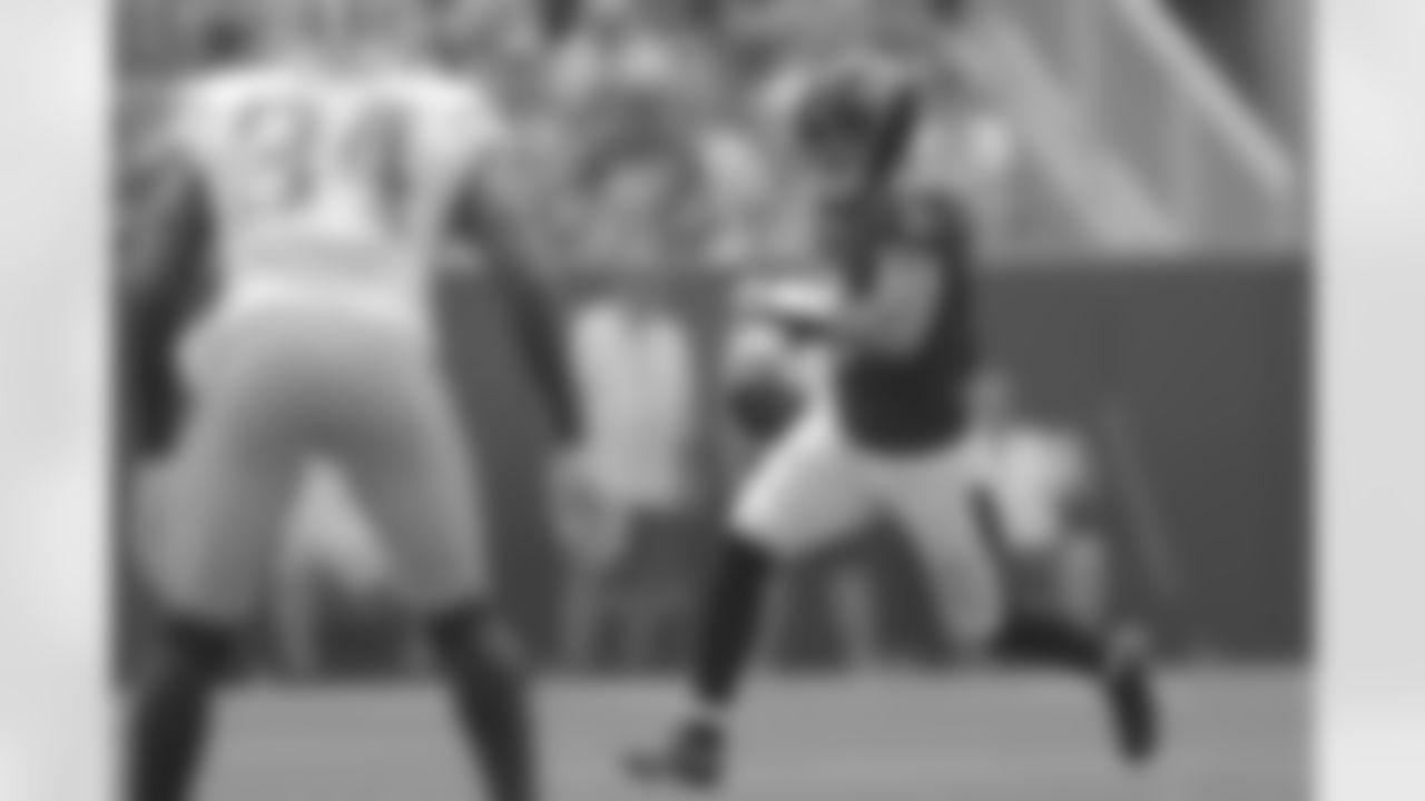 QB Devin Leary