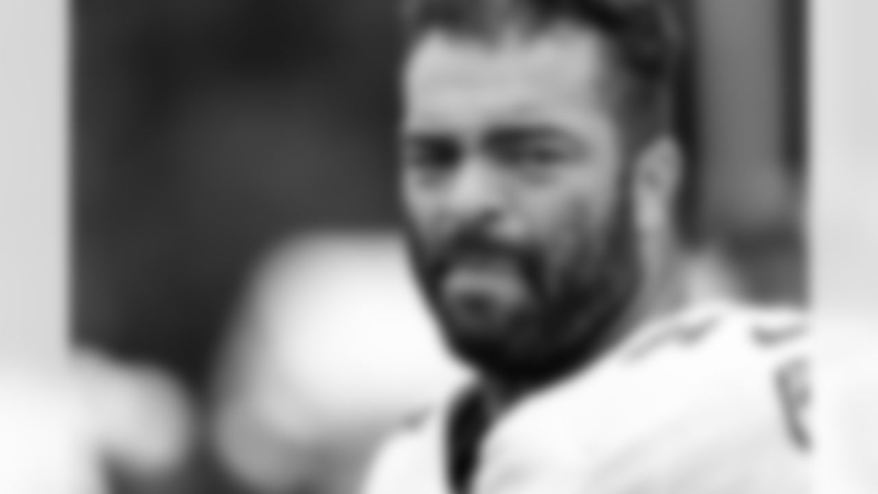 OLB Kyle Van Noy