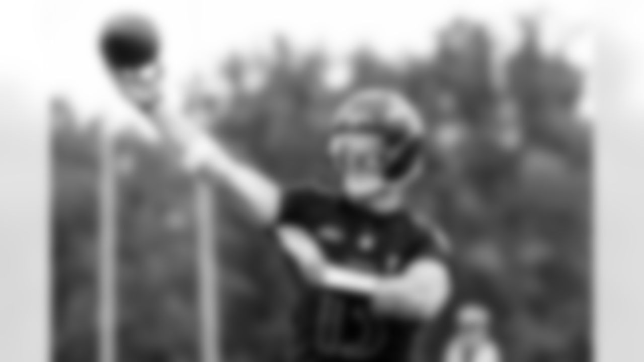 QB Devin Leary