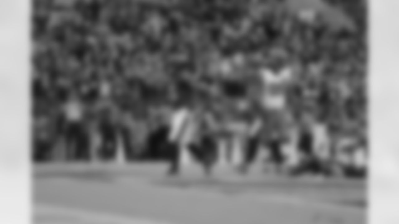 RB Gus Edwards