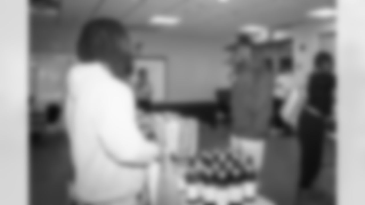 11132023 Terry McLaurin Thanksgiving Giveback EF46016