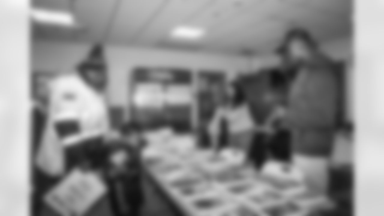 11132023 Terry McLaurin Thanksgiving Giveback EF46028